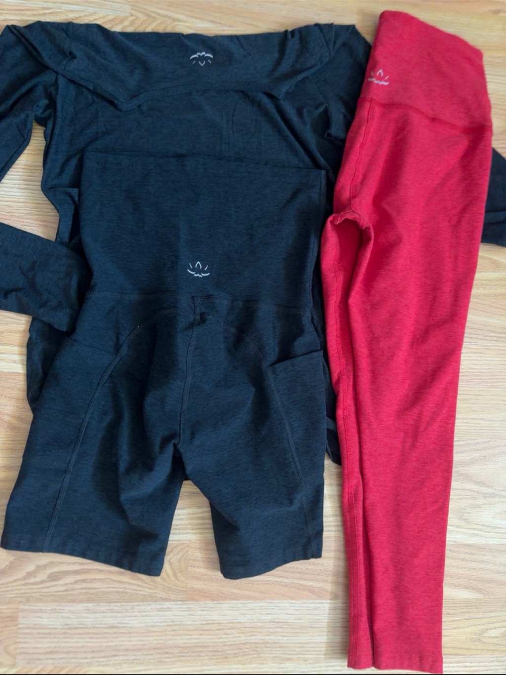 Beyond Yoga Women’s 3 Piece Activewear Bundle Sizes Leggings Shorts Long Sleevem